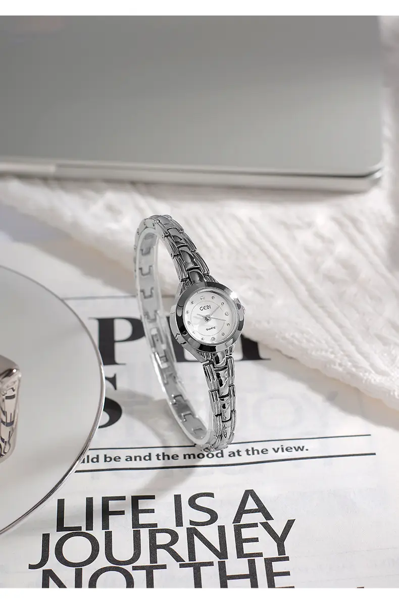 Gold Alloy Bracelet Watch with High-End Diamonds for Women — feature 3