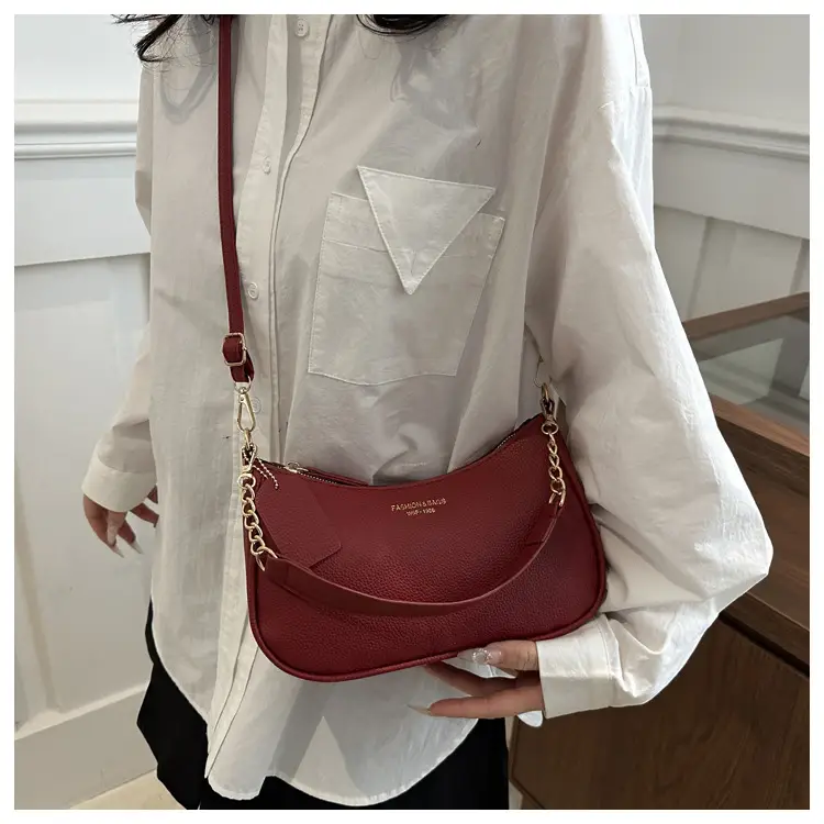 Retro Chain Shoulder Bag for Women 2026 — feature 13