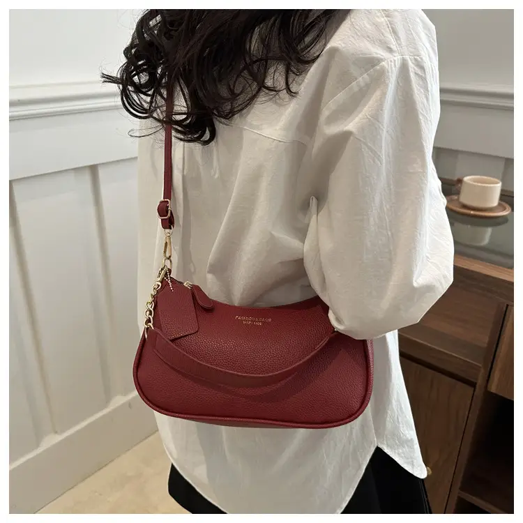 Retro Chain Shoulder Bag for Women 2026 — feature 14