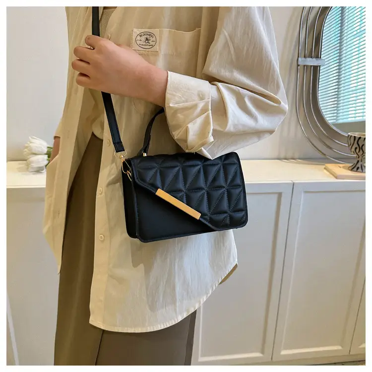 Women's Black Textured Shoulder Crossbody Bag 2025 — feature 12
