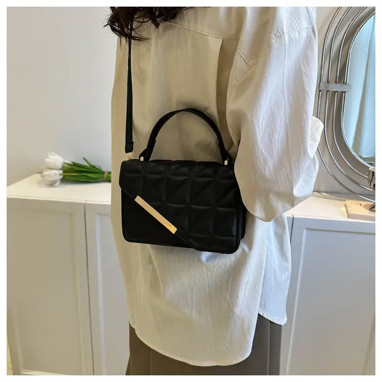 Women's Black Textured Shoulder Crossbody Bag 2025 — feature 13