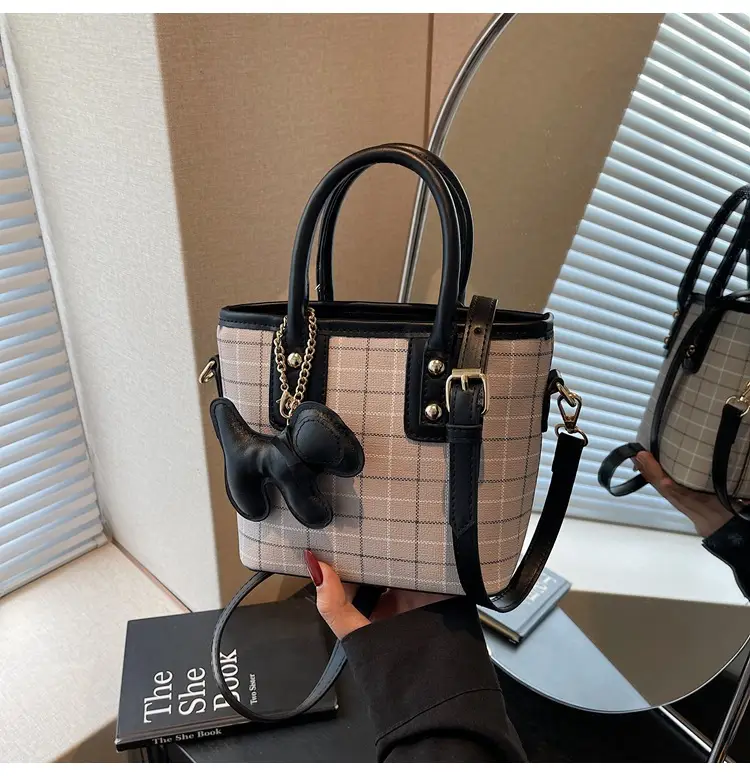 Women's New Stone Pattern Shoulder Bag 2025 Spring Summer — feature 17