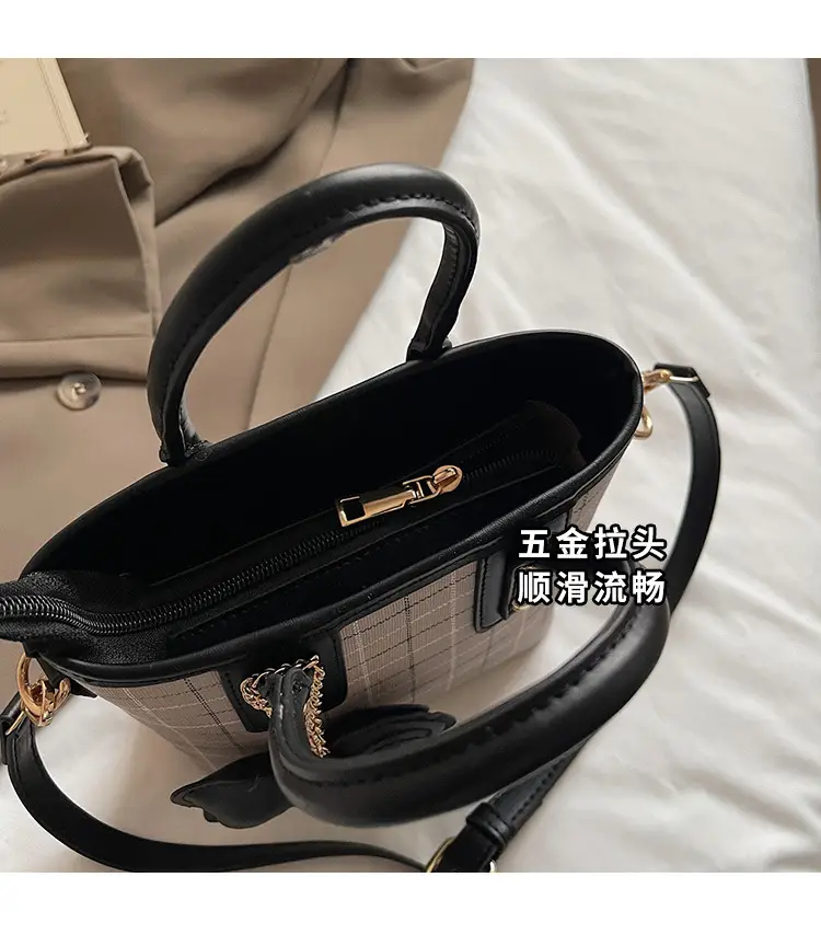 Women's New Stone Pattern Shoulder Bag 2025 Spring Summer — feature 7