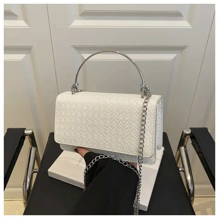 White Quilted Shoulder Bag with Chain for Women — feature 20