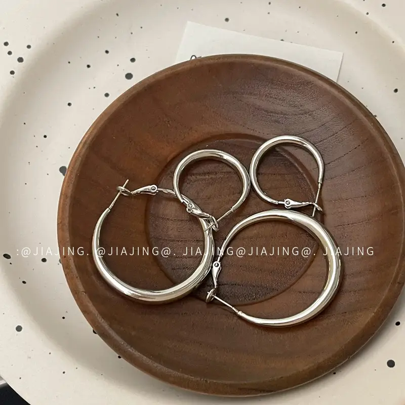 Cold Style Piece Ring Earrings Retro Circle Earrings 925 Silver Needle Niche High-end Temperament Light Luxury Style Simple Female ~