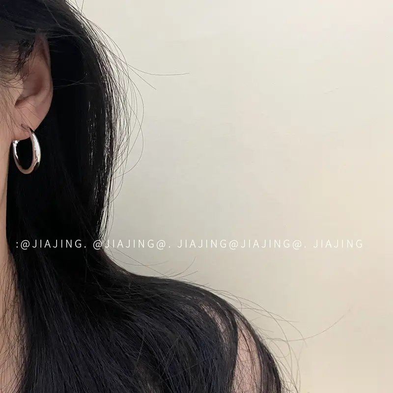 Cold Style Piece Ring Earrings Retro Circle Earrings 925 Silver Needle Niche High-end Temperament Light Luxury Style Simple Female ~