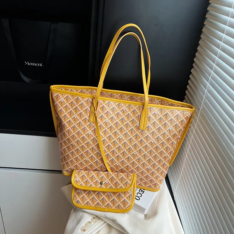 Retro Printed Quilted Shoulder Bag with Letter Commuting Design - Image 9