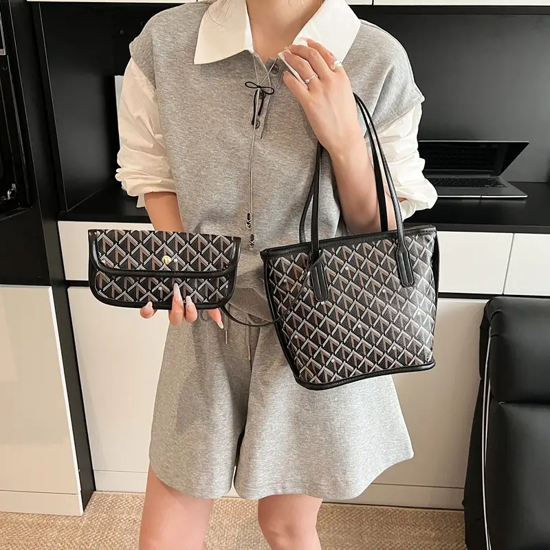 Retro Printed Quilted Shoulder Bag with Letter Commuting Design - Image 10