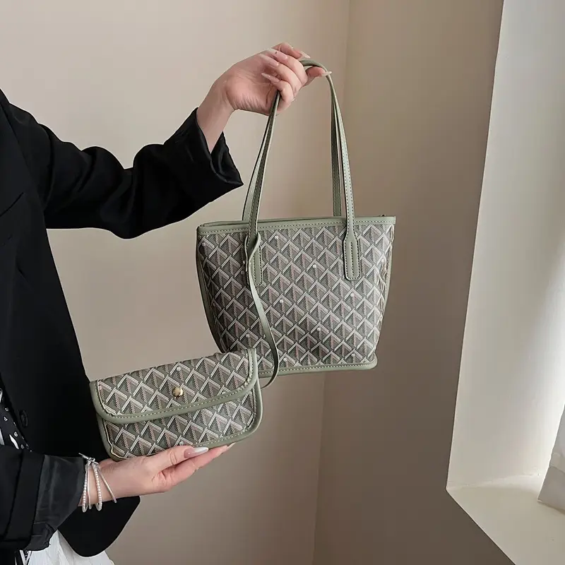 Retro Printed Quilted Shoulder Bag with Letter Commuting Design - Image 11