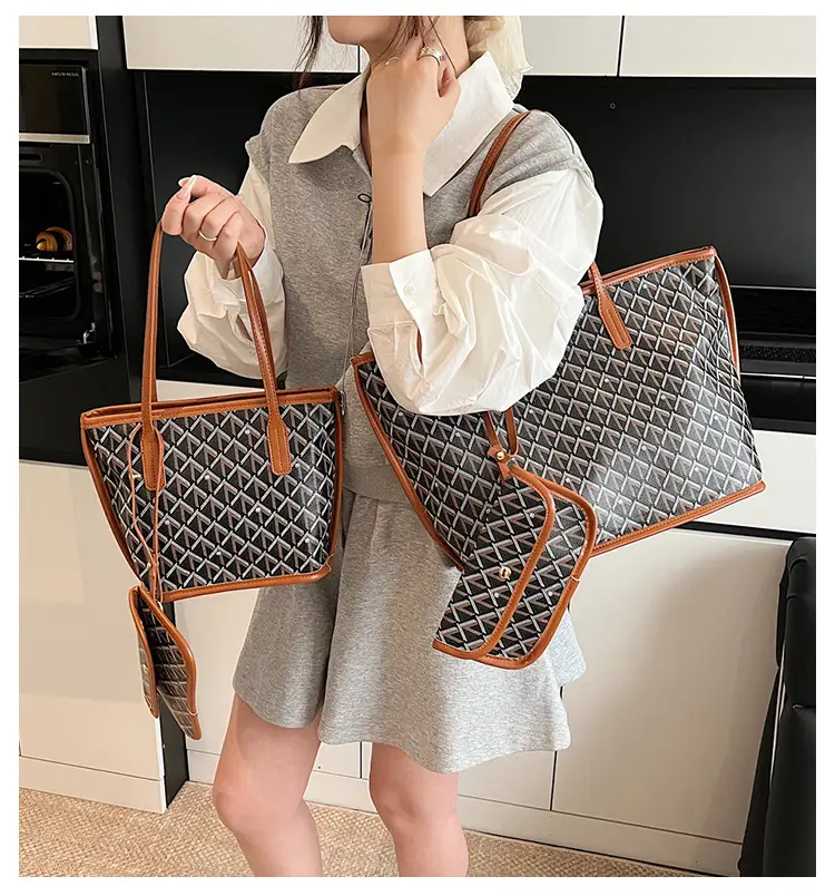Retro Printed Quilted Shoulder Bag with Letter Commuting Design — feature 2
