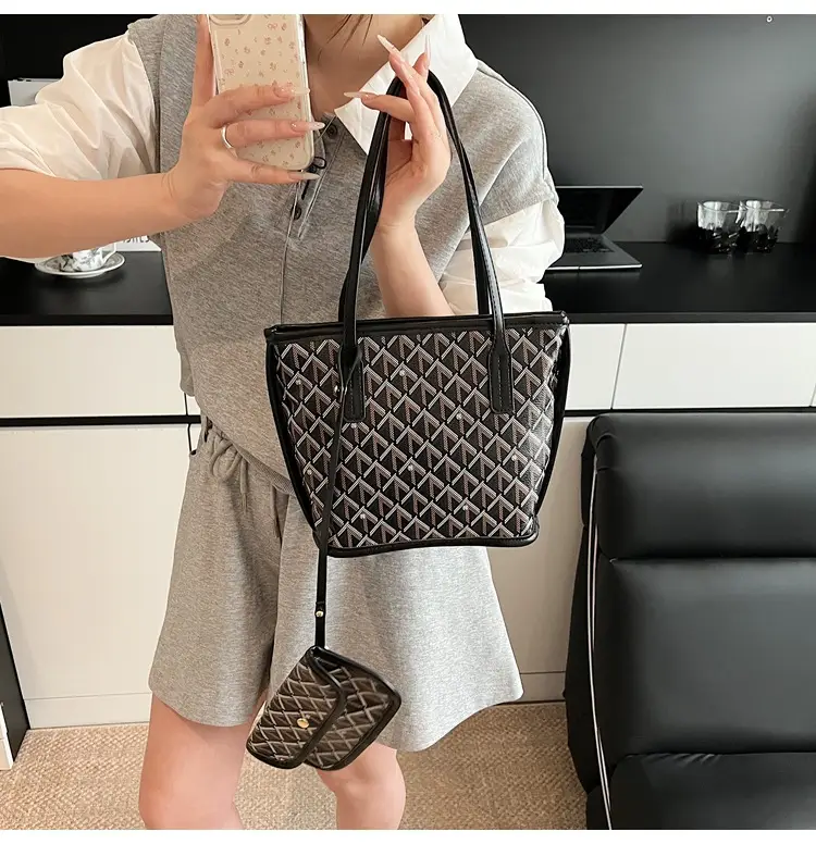 Retro Printed Quilted Shoulder Bag with Letter Commuting Design — feature 23