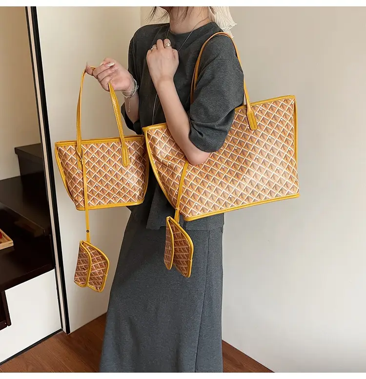 Retro Printed Quilted Shoulder Bag with Letter Commuting Design — feature 27