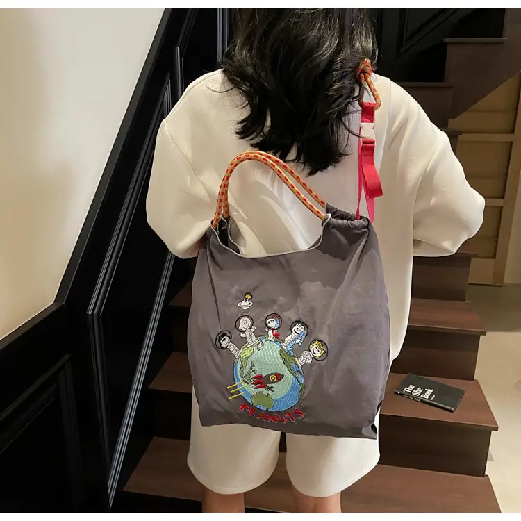 Cute Cartoon Armpit Bag for Girls Large Capacity Commuter Bag — feature 16