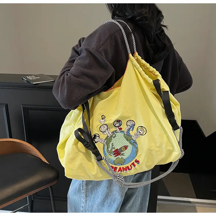 Cute Cartoon Armpit Bag for Girls Large Capacity Commuter Bag — feature 4