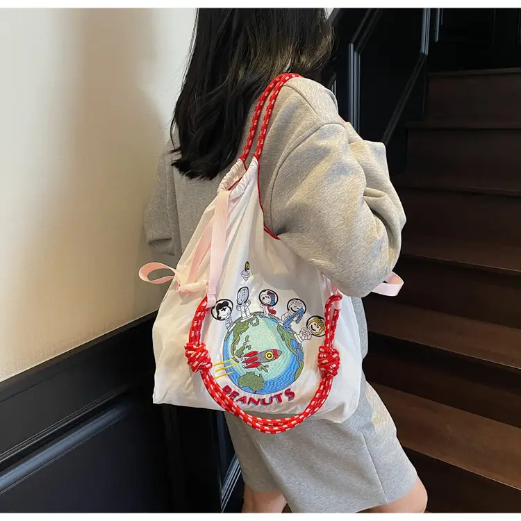 Cute Cartoon Armpit Bag for Girls Large Capacity Commuter Bag — feature 6