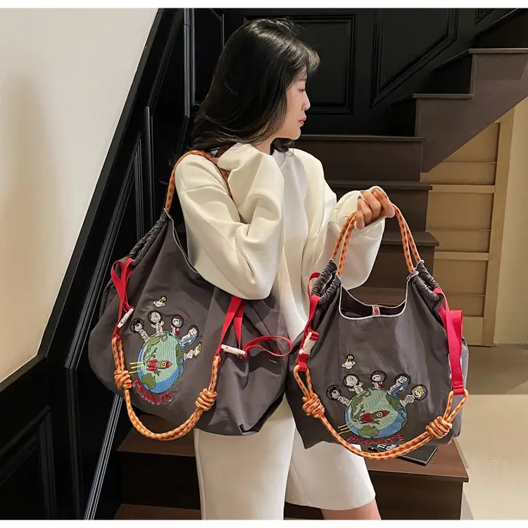 Cute Cartoon Armpit Bag for Girls Large Capacity Commuter Bag — feature 9