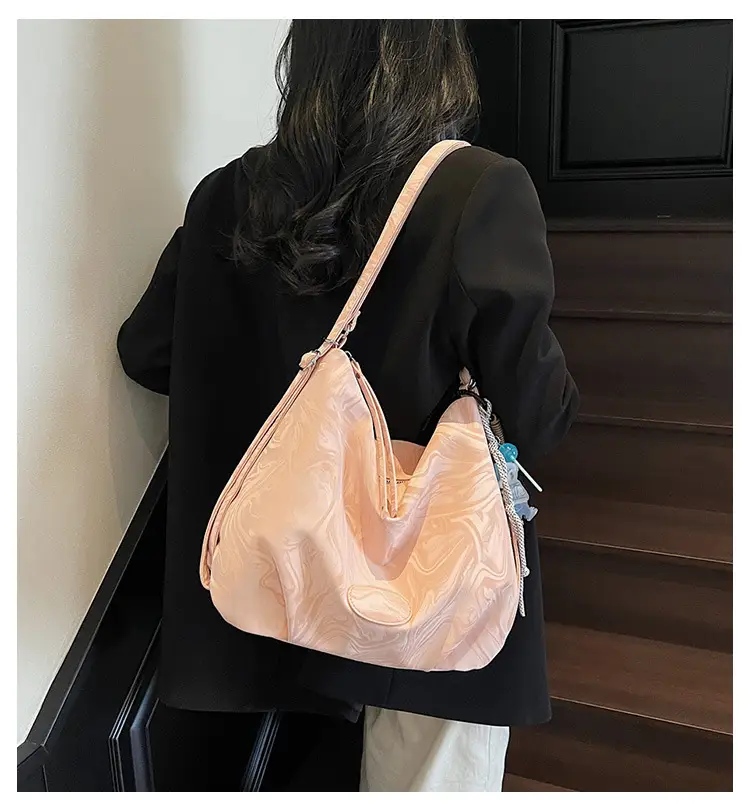 Women's Large Capacity Korean Style Shoulder Bag 2026 — feature 1