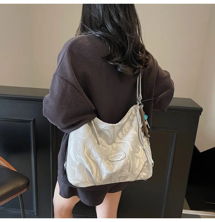 Women's Large Capacity Korean Style Shoulder Bag 2026 — feature 14