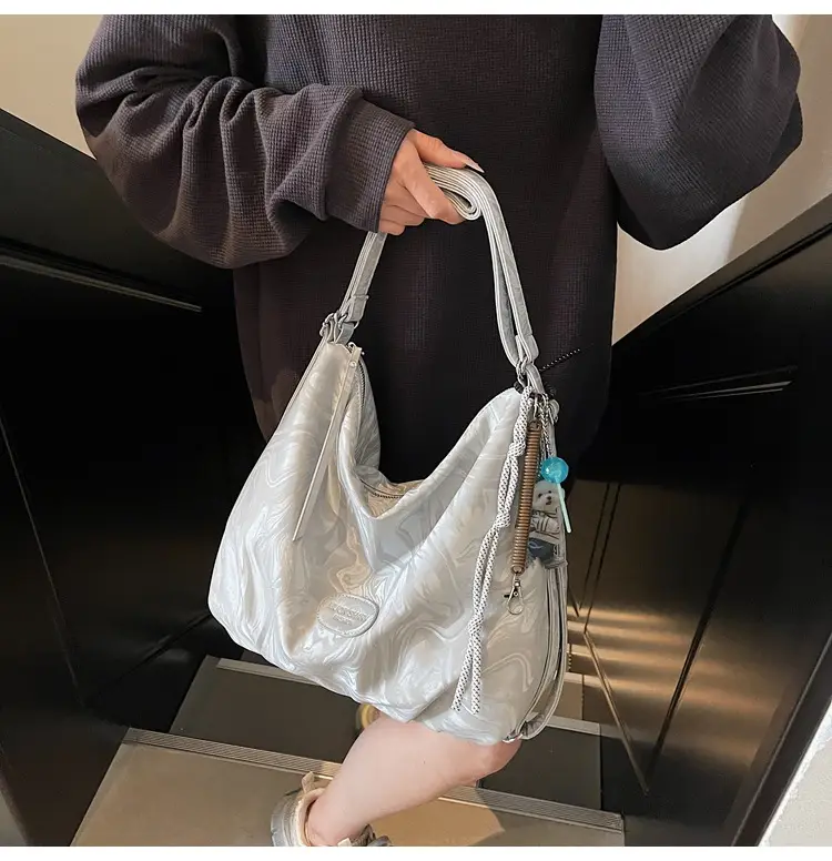 Women's Large Capacity Korean Style Shoulder Bag 2026 — feature 15