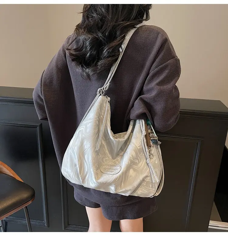 Women's Large Capacity Korean Style Shoulder Bag 2026 — feature 17