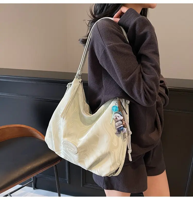 Women's Large Capacity Korean Style Shoulder Bag 2026 — feature 18