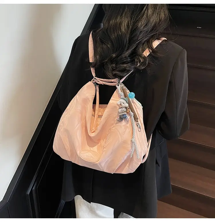 Women's Large Capacity Korean Style Shoulder Bag 2026 — feature 22