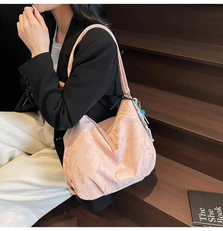 Women's Large Capacity Korean Style Shoulder Bag 2026 — feature 25
