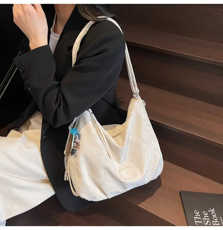 Women's Large Capacity Korean Style Shoulder Bag 2026 — feature 26