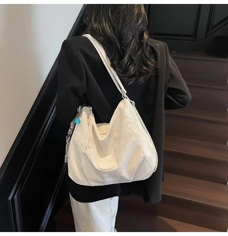 Women's Large Capacity Korean Style Shoulder Bag 2026 — feature 28