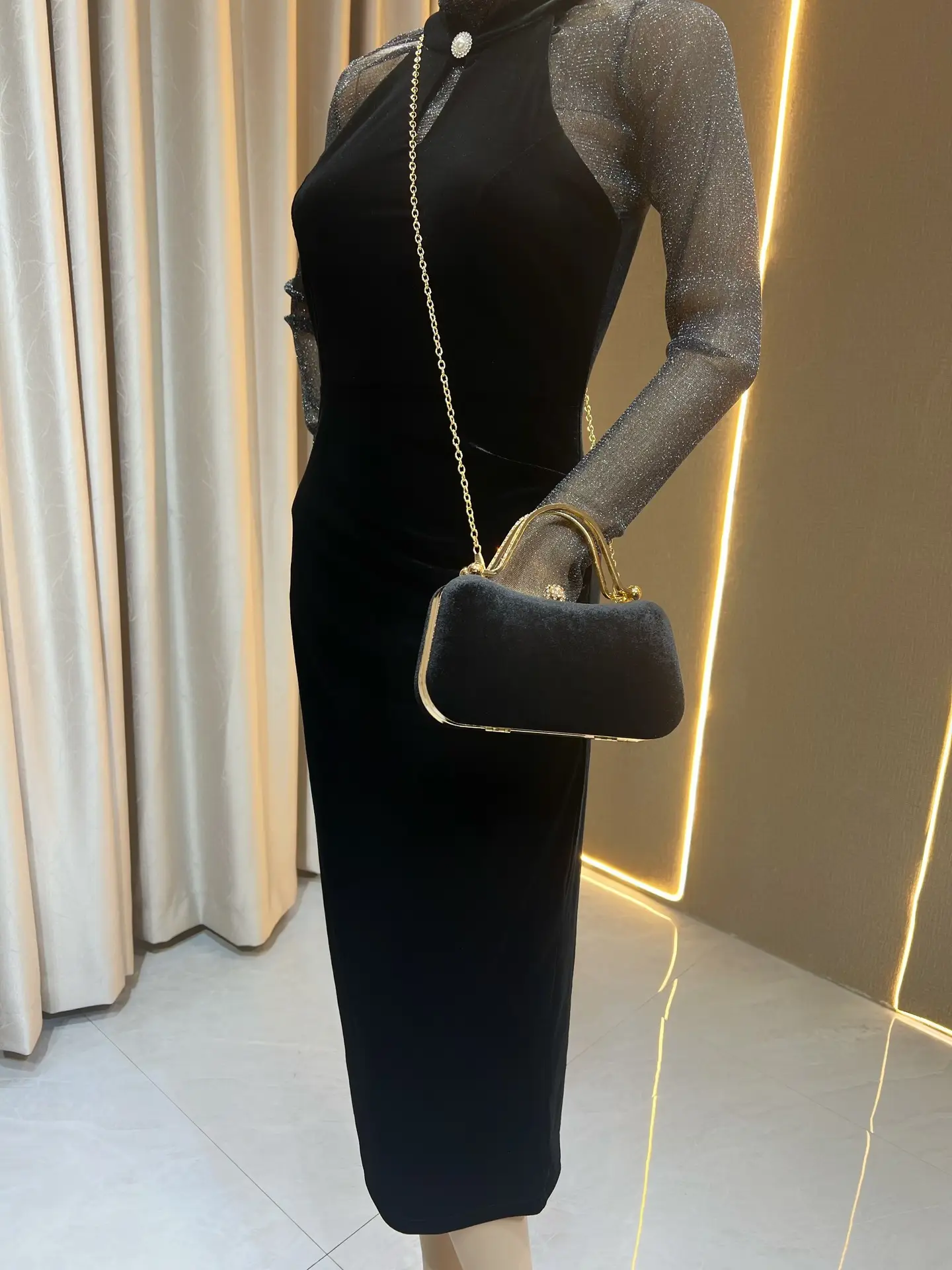 Black Velvet Rhinestone Clutch Bag for Women - Image 5