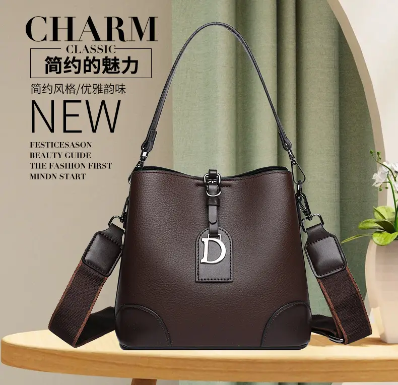 D-Logo Cross-Border Large Capacity Leather Bag — feature 2