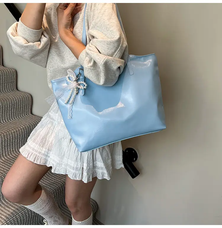 Gold Leather Tote Bag for Women Large Capacity 2025 — feature 13