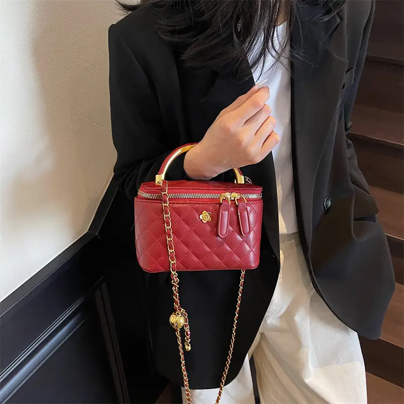 Red Diamond Plaid Chain Shoulder Bag for Women - Image 5