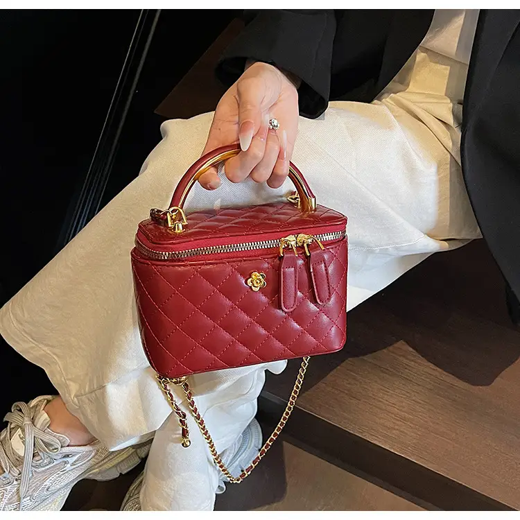 Red Diamond Plaid Chain Shoulder Bag for Women — feature 11