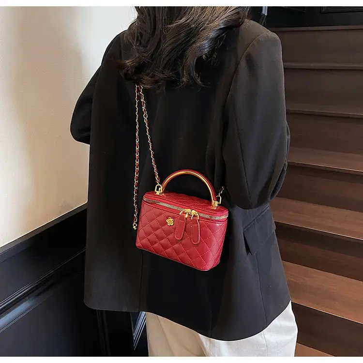 Red Diamond Plaid Chain Shoulder Bag for Women — feature 13