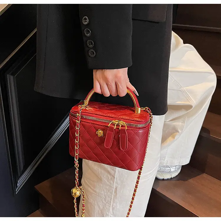 Red Diamond Plaid Chain Shoulder Bag for Women — feature 14