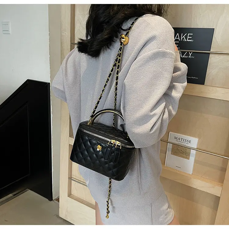 Red Diamond Plaid Chain Shoulder Bag for Women — feature 20