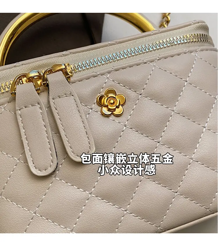 Red Diamond Plaid Chain Shoulder Bag for Women — feature 5