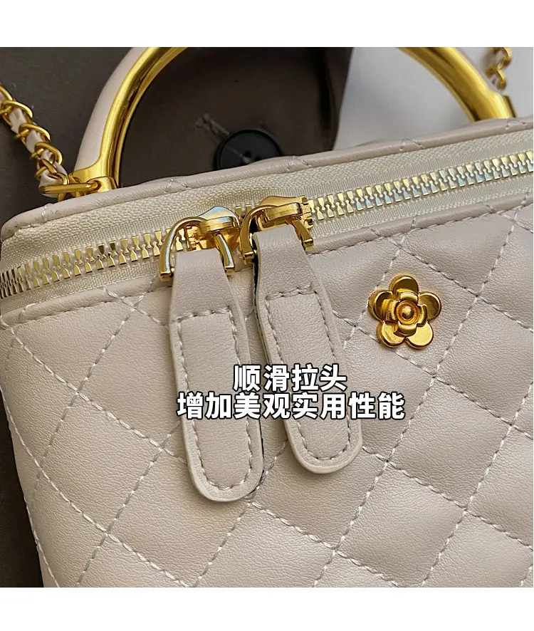 Red Diamond Plaid Chain Shoulder Bag for Women — feature 7