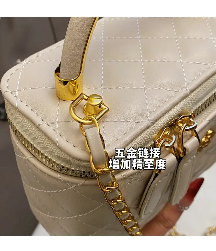 Red Diamond Plaid Chain Shoulder Bag for Women — feature 8