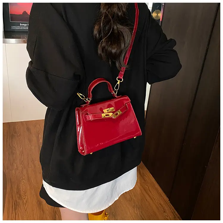 Women's Cream Leather Handbag Set with Lock Buckle 2026 — feature 32