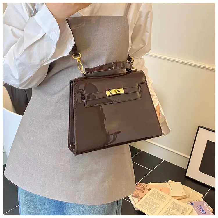 Women's Cream Leather Handbag Set with Lock Buckle 2026 — feature 33