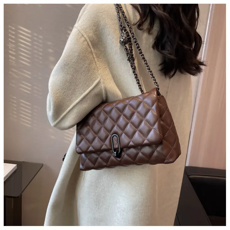 Yo Zi Rhombic Chain Shoulder Bag Brown Women's Autumn Winter 2025 — feature 10