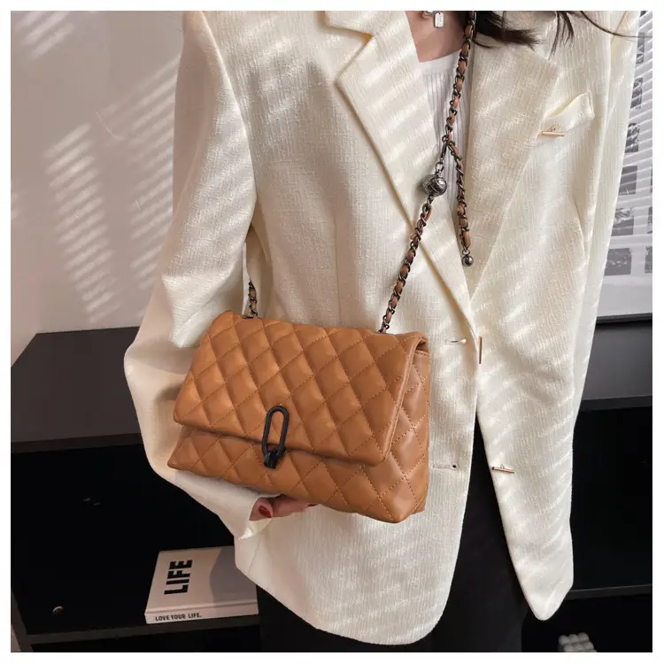 Yo Zi Rhombic Chain Shoulder Bag Brown Women's Autumn Winter 2025 — feature 24