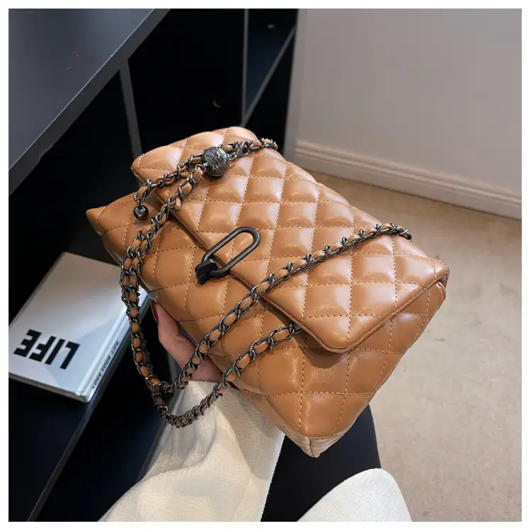 Yo Zi Rhombic Chain Shoulder Bag Brown Women's Autumn Winter 2025 — feature 42