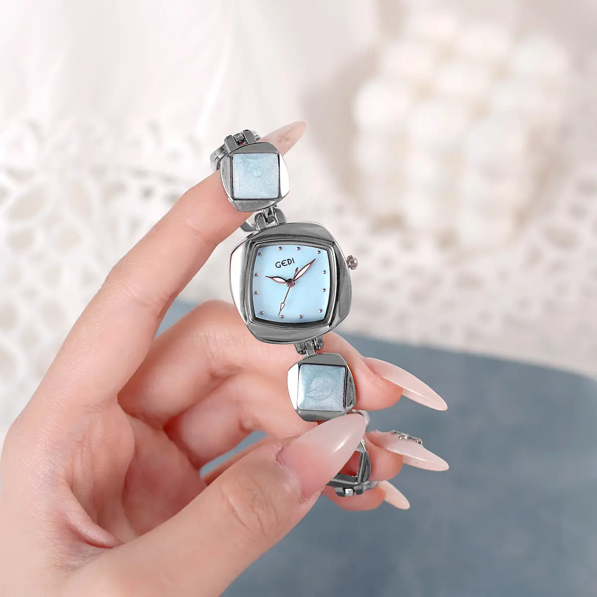 Women's Pink Pearl Quartz Watch with Diamond Bracelet - Image 5