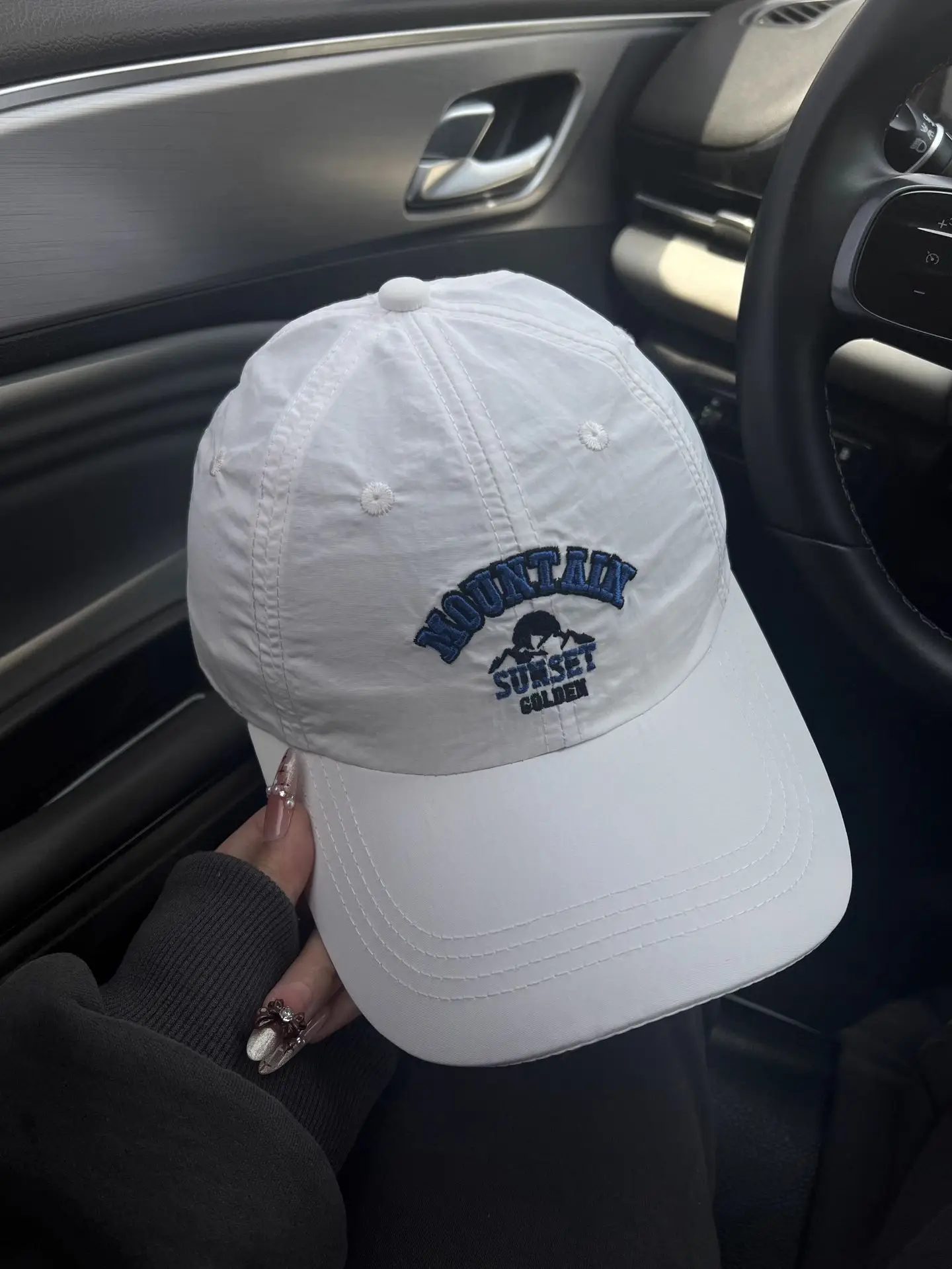 Men Duckbill Cap with Letter Embroidery, Breathable, Large Head — feature 3