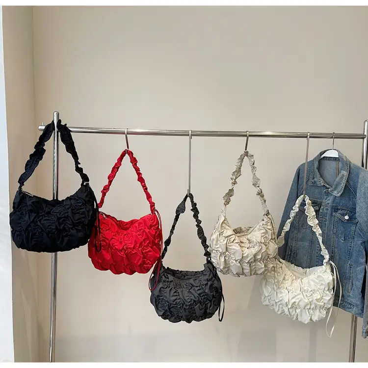 Black Cloud Pleated Shoulder Crossbody Bag 2025 — feature 1
