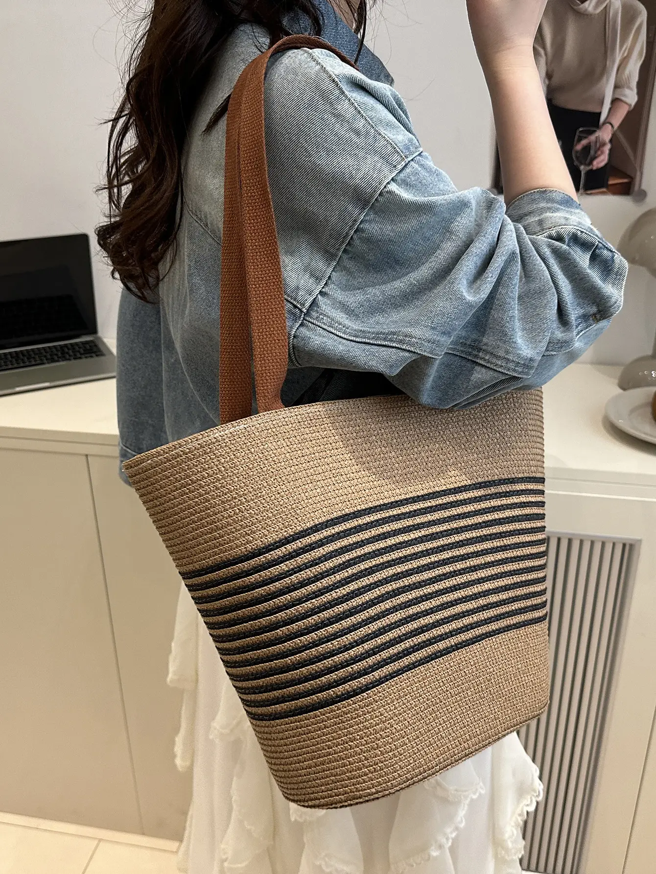 Striped Straw Bag Large Capacity Casual Beach Shoulder Bag - Image 5