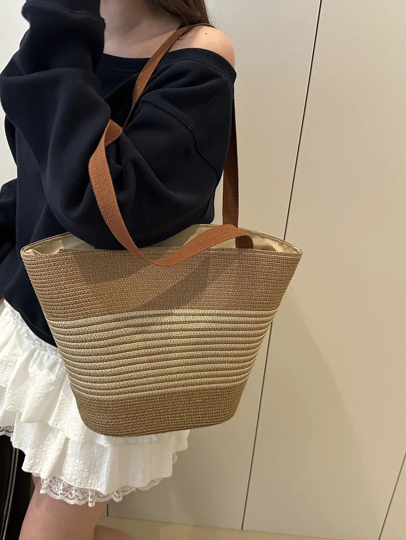 Striped Straw Bag Large Capacity Casual Beach Shoulder Bag - Image 6